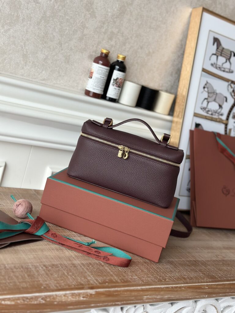 Loro Piana 诺悠翩雅 Extra Pocket L19 饭盒包 可斜挎肩背手提包 全颜色可选 – Image 14 Loro Piana 诺悠翩雅 Extra Pocket L19 饭盒包 可斜挎肩背手提包 全颜色可选 – Image 14