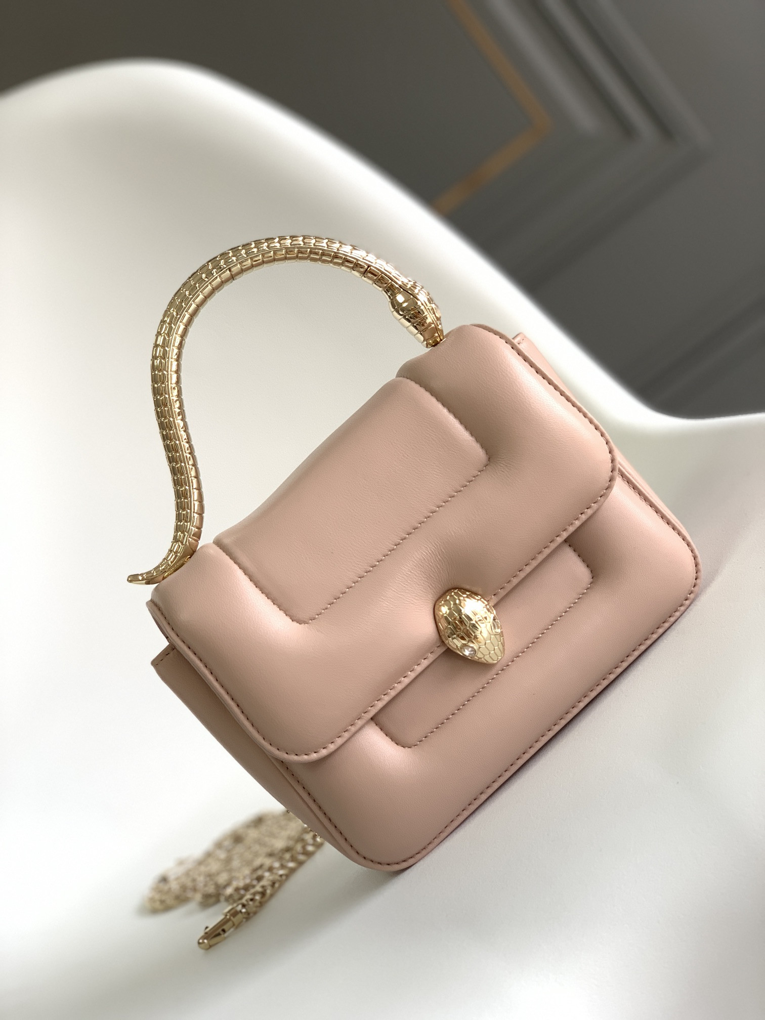 宝格丽 BVLGARI x Mary Katrantzou 联名女包 奢华金属蛇形手柄蛇头链条包 19.2cm – Image 4 宝格丽 BVLGARI x Mary Katrantzou 联名女包 奢华金属蛇形手柄蛇头链条包 19.2cm – Image 4