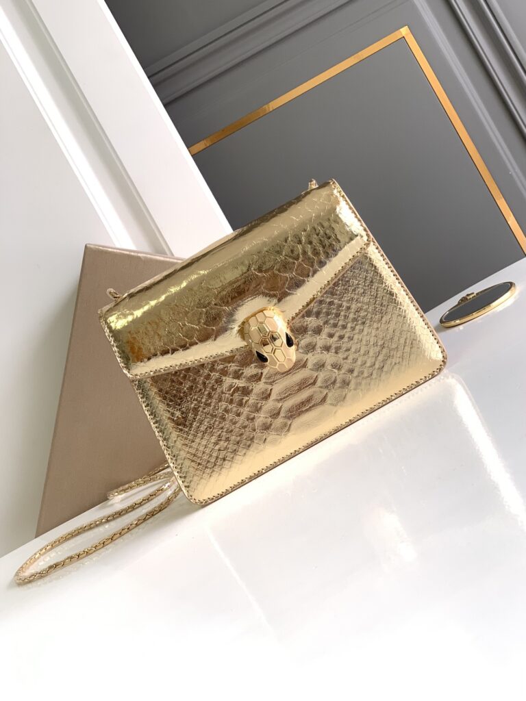 宝格丽 BVLGARI Serpenti Baia 肩包 Forever小号斜挎包 金色Molten蟒蛇皮单肩包 – Image 7 宝格丽 BVLGARI Serpenti Baia 肩包 Forever小号斜挎包 金色Molten蟒蛇皮单肩包 – Image 7