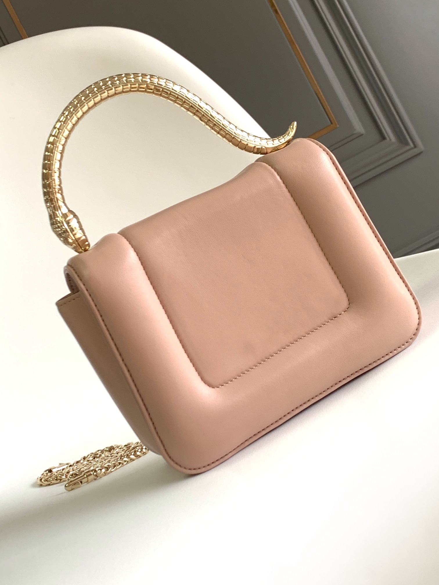 宝格丽 BVLGARI x Mary Katrantzou 联名女包 奢华金属蛇形手柄蛇头链条包 19.2cm – Image 5 宝格丽 BVLGARI x Mary Katrantzou 联名女包 奢华金属蛇形手柄蛇头链条包 19.2cm – Image 5