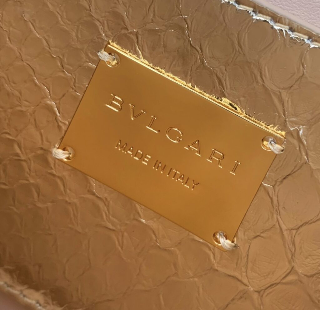 宝格丽 BVLGARI Serpenti Baia 肩包 Forever小号斜挎包 金色Molten蟒蛇皮单肩包 – Image 14 宝格丽 BVLGARI Serpenti Baia 肩包 Forever小号斜挎包 金色Molten蟒蛇皮单肩包 – Image 14