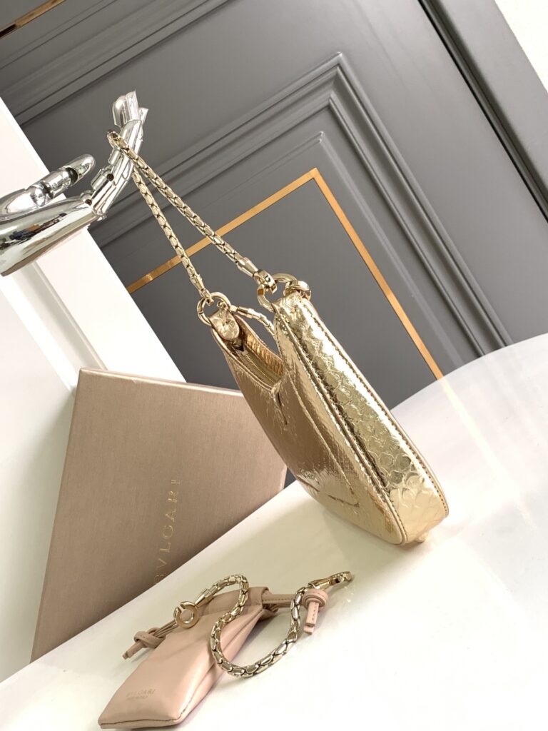 宝格丽 BVLGARI Serpenti Baia 肩包 Forever小号斜挎包 金色Molten蟒蛇皮单肩包 – Image 2 宝格丽 BVLGARI Serpenti Baia 肩包 Forever小号斜挎包 金色Molten蟒蛇皮单肩包 – Image 2