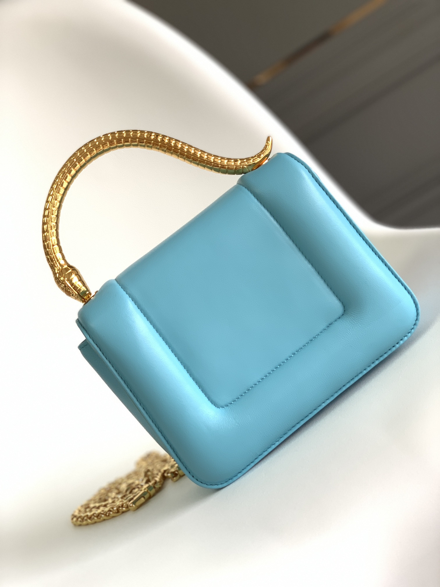 宝格丽 BVLGARI x Mary Katrantzou 联名女包 奢华金属蛇形手柄蛇头链条包 19.2cm – Image 7 宝格丽 BVLGARI x Mary Katrantzou 联名女包 奢华金属蛇形手柄蛇头链条包 19.2cm – Image 7