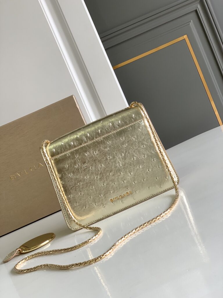 BVLGARI 宝格丽 SERPENTI FOREVER系列蛇头包 浅金/翠绿鸵鸟纹牛皮单肩手提包 3种尺寸 – Image 16 BVLGARI 宝格丽 SERPENTI FOREVER系列蛇头包 浅金/翠绿鸵鸟纹牛皮单肩手提包 3种尺寸 – Image 16
