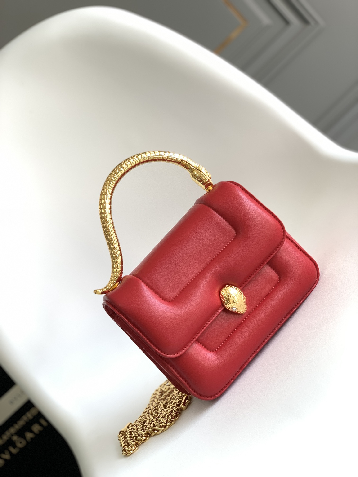 宝格丽 BVLGARI x Mary Katrantzou 联名女包 奢华金属蛇形手柄蛇头链条包 19.2cm – Image 8 宝格丽 BVLGARI x Mary Katrantzou 联名女包 奢华金属蛇形手柄蛇头链条包 19.2cm – Image 8
