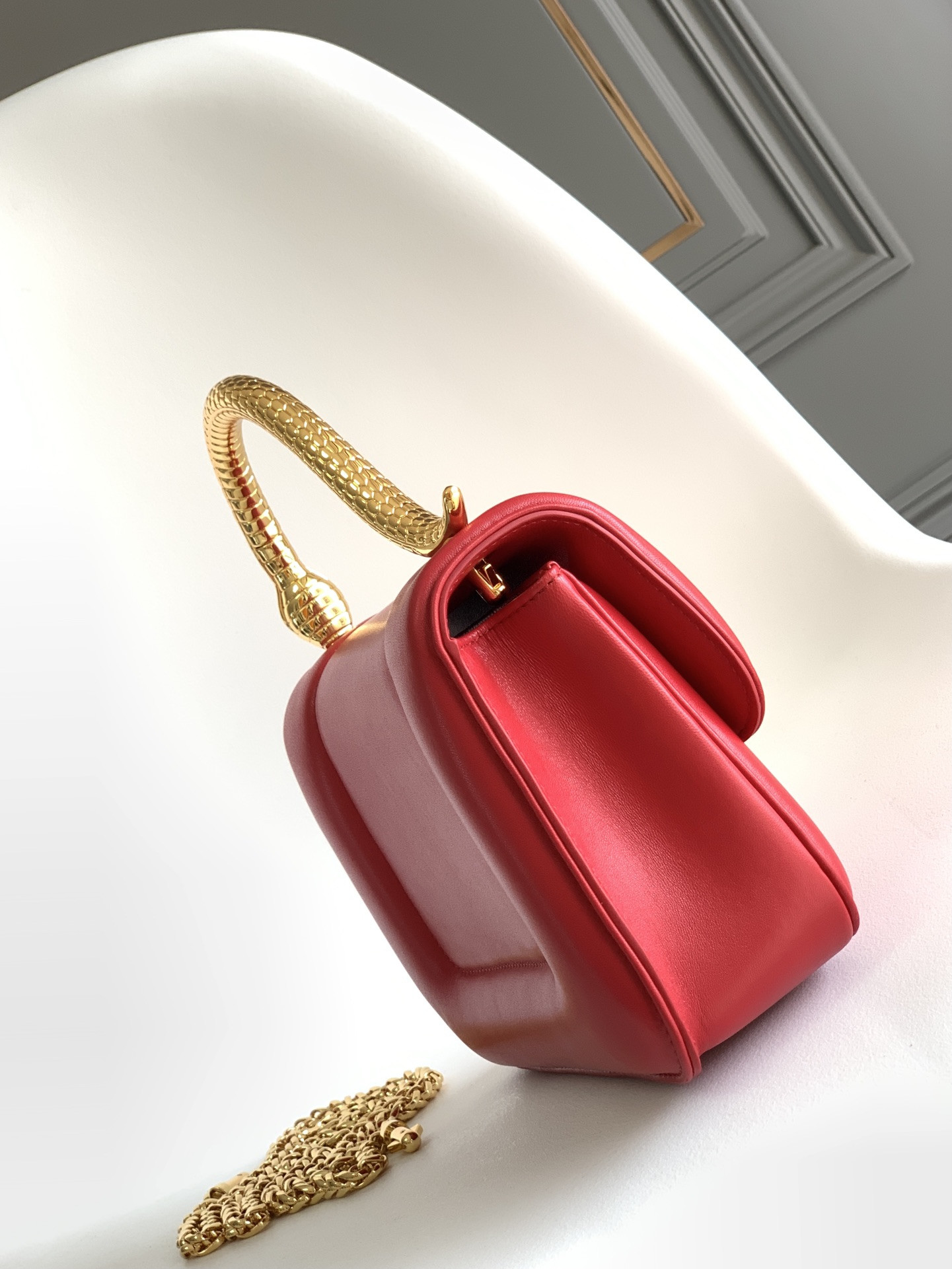 宝格丽 BVLGARI x Mary Katrantzou 联名女包 奢华金属蛇形手柄蛇头链条包 19.2cm – Image 9 宝格丽 BVLGARI x Mary Katrantzou 联名女包 奢华金属蛇形手柄蛇头链条包 19.2cm – Image 9