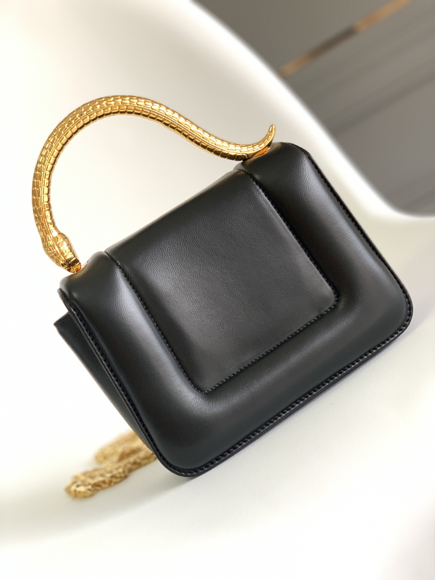 宝格丽 BVLGARI x Mary Katrantzou 联名女包 奢华金属蛇形手柄蛇头链条包 19.2cm – Image 3 宝格丽 BVLGARI x Mary Katrantzou 联名女包 奢华金属蛇形手柄蛇头链条包 19.2cm – Image 3