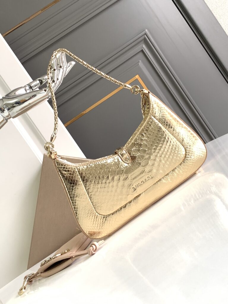 宝格丽 BVLGARI Serpenti Baia 肩包 Forever小号斜挎包 金色Molten蟒蛇皮单肩包 – Image 3 宝格丽 BVLGARI Serpenti Baia 肩包 Forever小号斜挎包 金色Molten蟒蛇皮单肩包 – Image 3