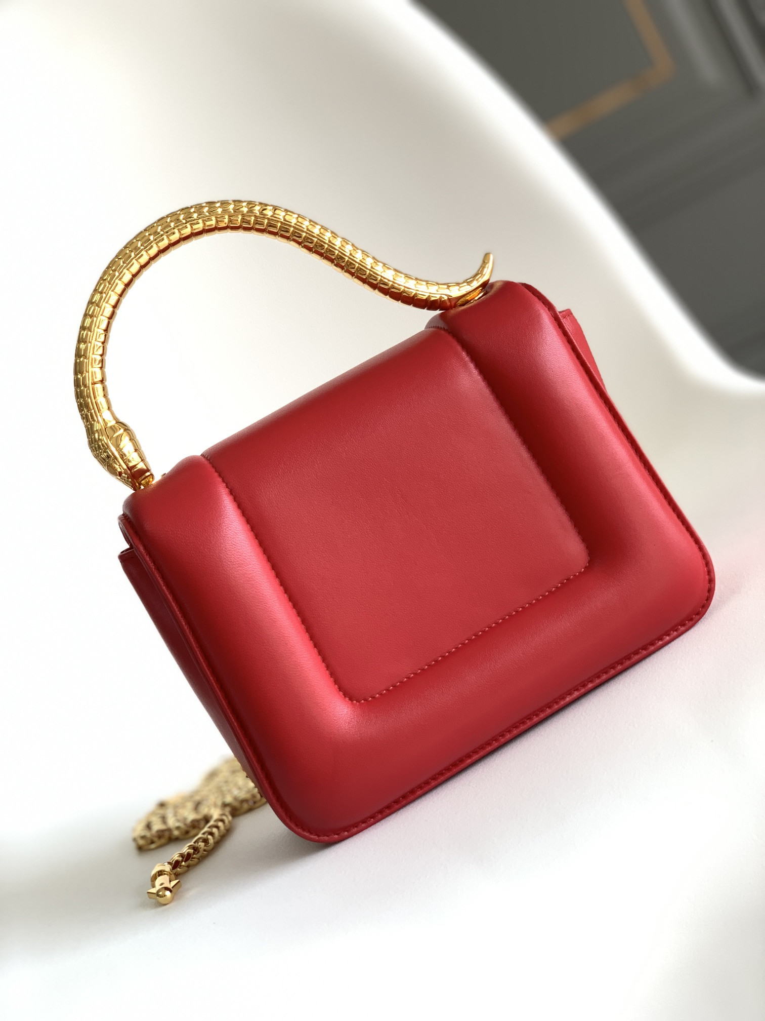宝格丽 BVLGARI x Mary Katrantzou 联名女包 奢华金属蛇形手柄蛇头链条包 19.2cm – Image 10 宝格丽 BVLGARI x Mary Katrantzou 联名女包 奢华金属蛇形手柄蛇头链条包 19.2cm – Image 10