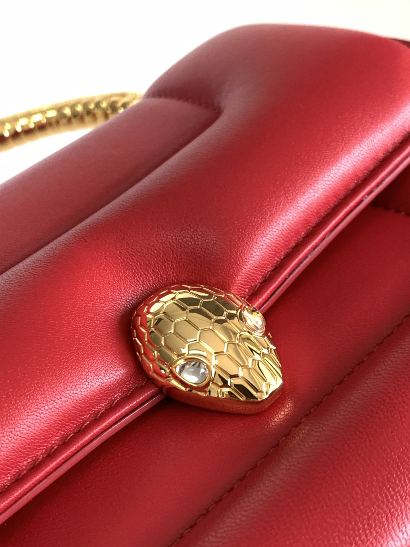 宝格丽 BVLGARI x Mary Katrantzou 联名女包 奢华金属蛇形手柄蛇头链条包 19.2cm – Image 12 宝格丽 BVLGARI x Mary Katrantzou 联名女包 奢华金属蛇形手柄蛇头链条包 19.2cm – Image 12
