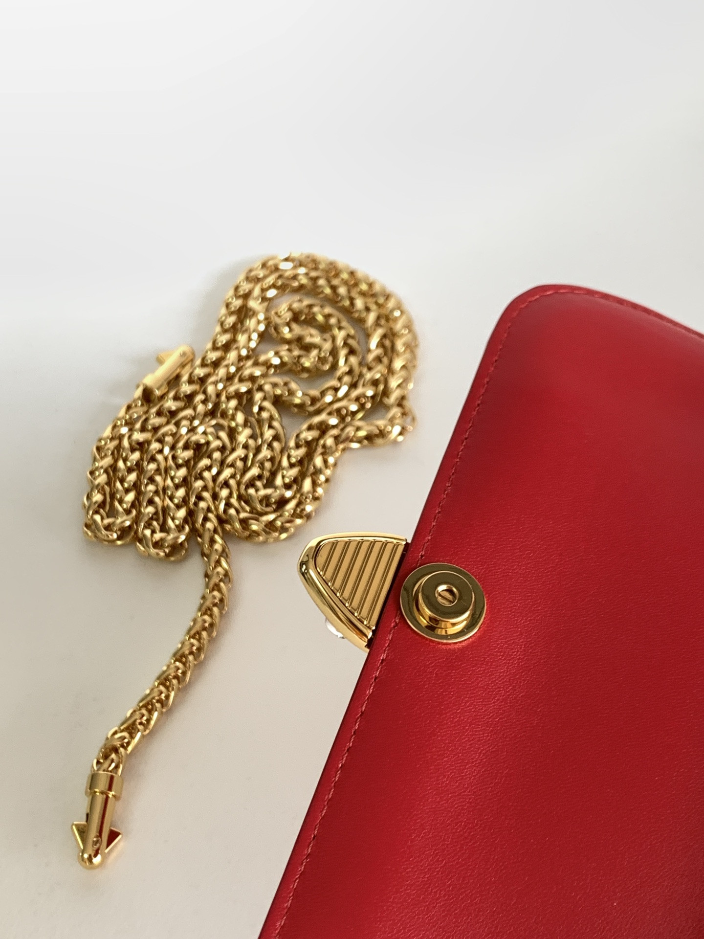 宝格丽 BVLGARI x Mary Katrantzou 联名女包 奢华金属蛇形手柄蛇头链条包 19.2cm – Image 14 宝格丽 BVLGARI x Mary Katrantzou 联名女包 奢华金属蛇形手柄蛇头链条包 19.2cm – Image 14