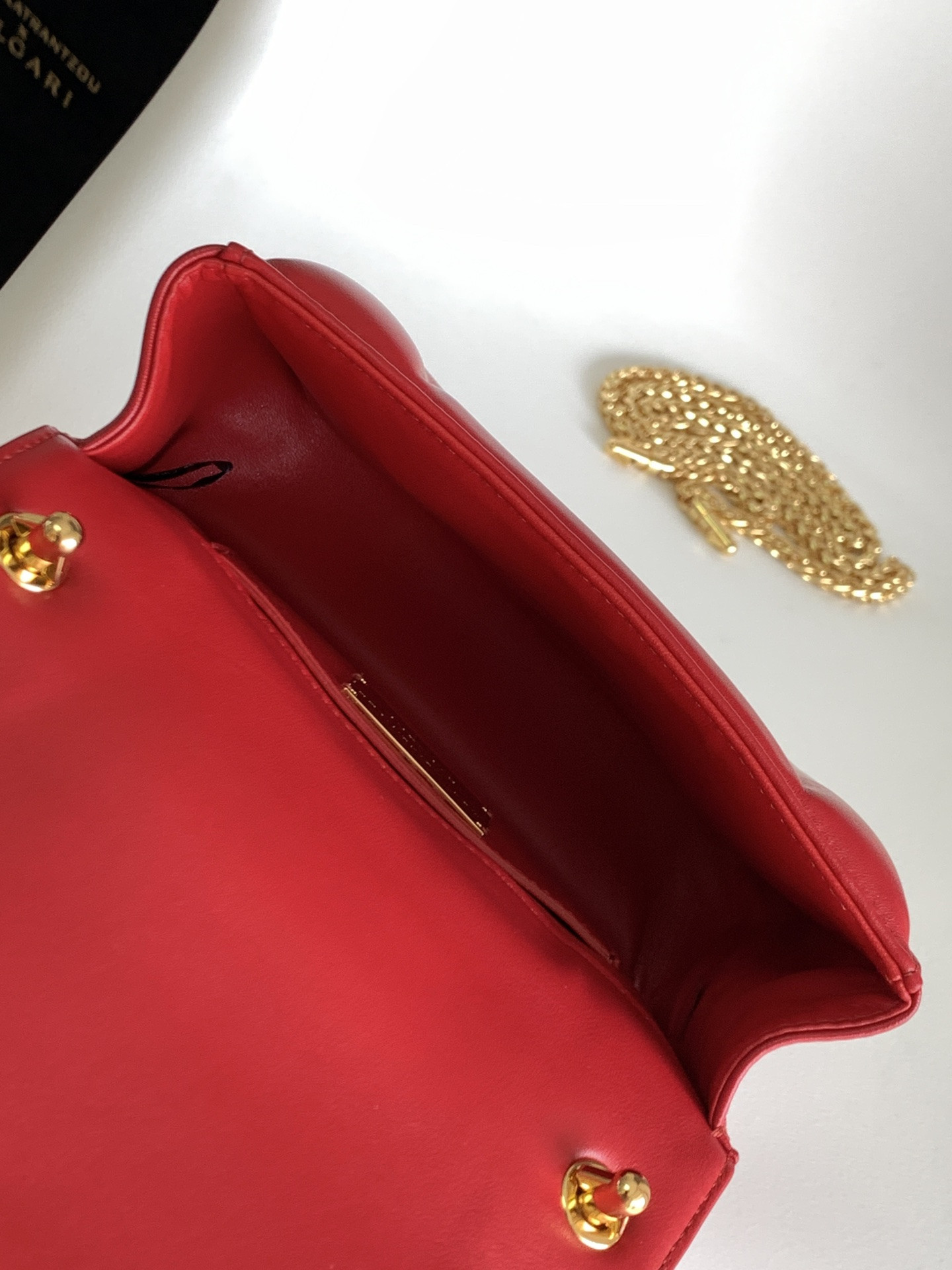 宝格丽 BVLGARI x Mary Katrantzou 联名女包 奢华金属蛇形手柄蛇头链条包 19.2cm – Image 15 宝格丽 BVLGARI x Mary Katrantzou 联名女包 奢华金属蛇形手柄蛇头链条包 19.2cm – Image 15