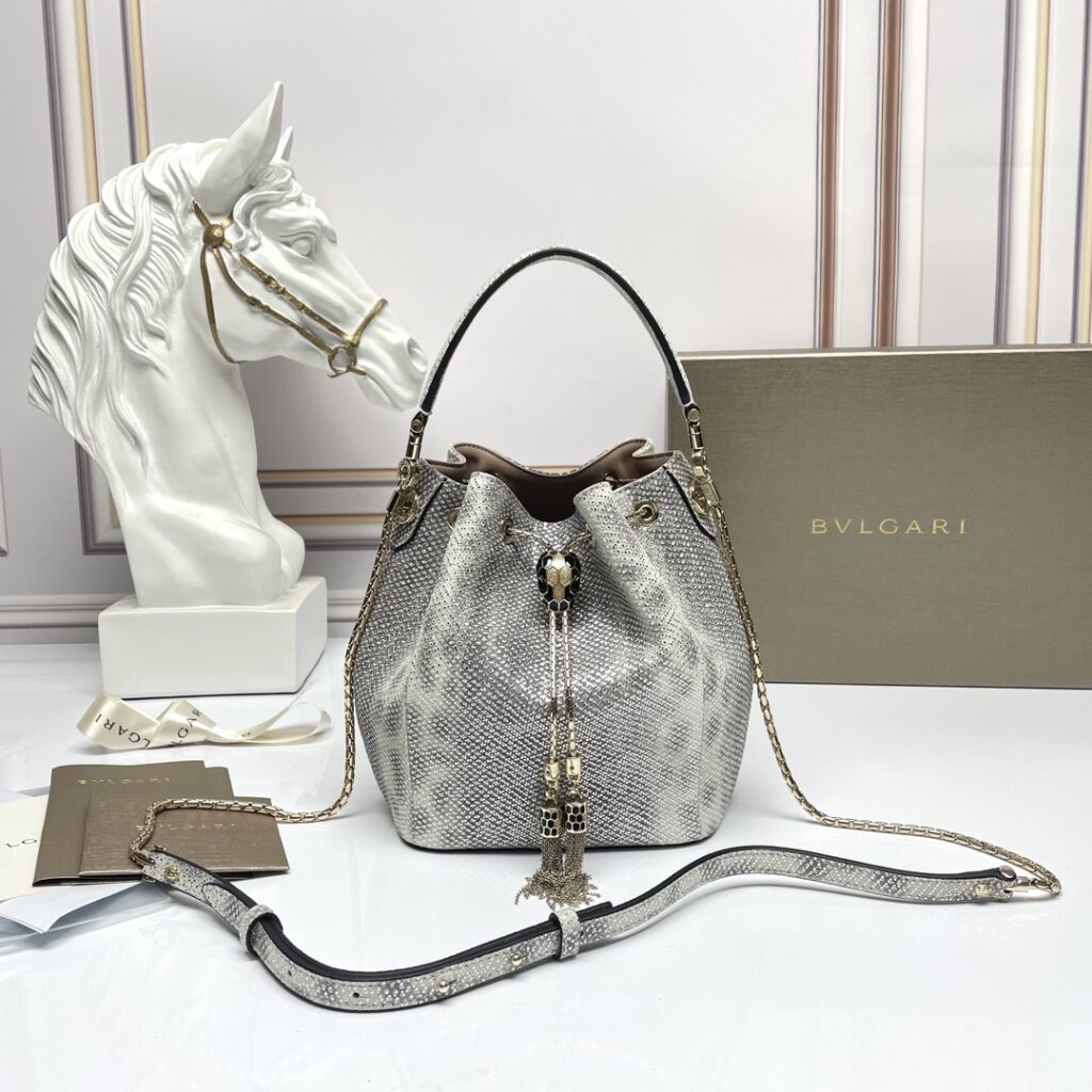 BVLGARI 宝格丽 经典蛇头包 限量水桶包 真皮单肩斜挎包7色 – Image 10 BVLGARI 宝格丽 经典蛇头包 限量水桶包 真皮单肩斜挎包7色 – Image 10