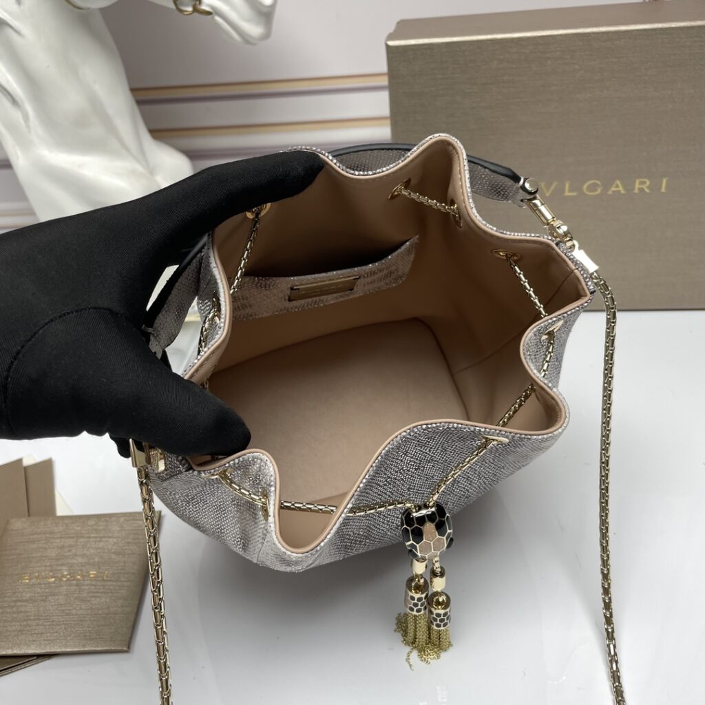BVLGARI 宝格丽 经典蛇头包 限量水桶包 真皮单肩斜挎包7色 – Image 19 BVLGARI 宝格丽 经典蛇头包 限量水桶包 真皮单肩斜挎包7色 – Image 19