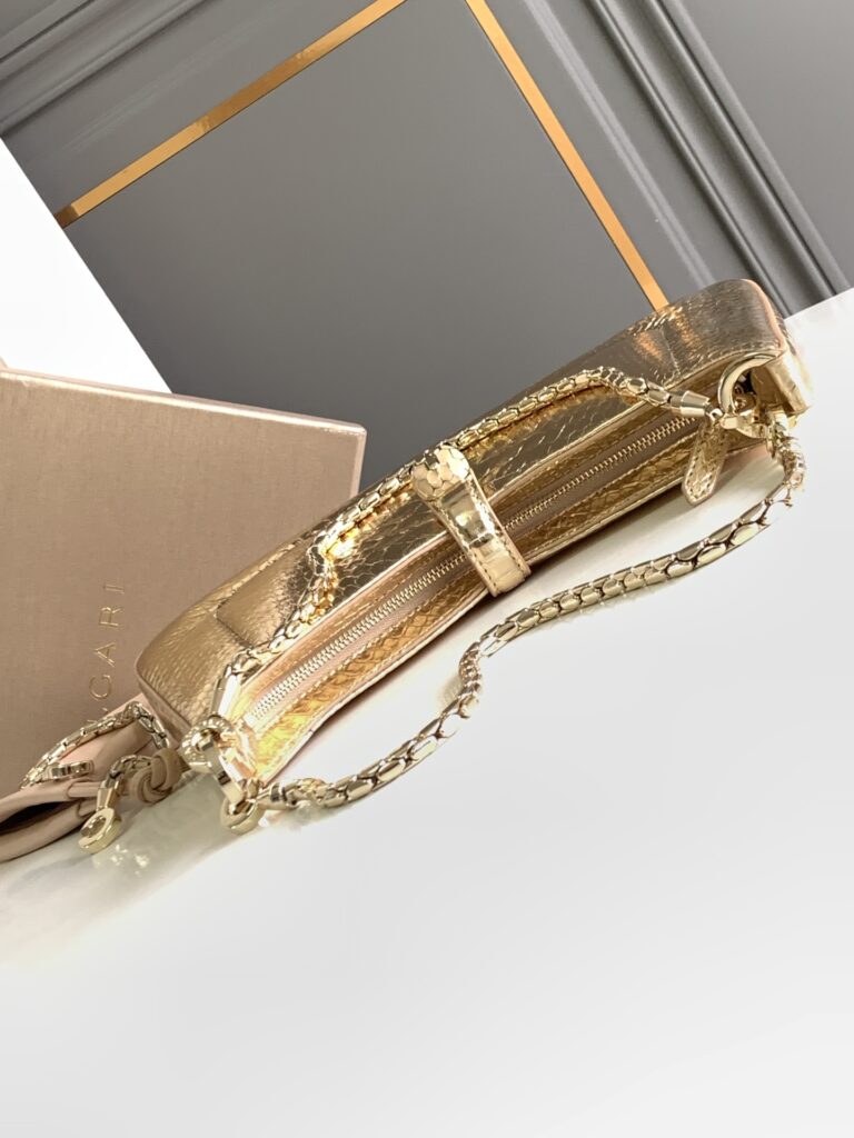 宝格丽 BVLGARI Serpenti Baia 肩包 Forever小号斜挎包 金色Molten蟒蛇皮单肩包 – Image 5 宝格丽 BVLGARI Serpenti Baia 肩包 Forever小号斜挎包 金色Molten蟒蛇皮单肩包 – Image 5